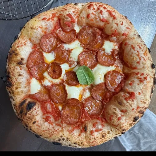 Pizza con Salamino Piccante